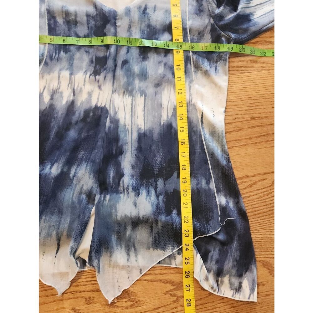 F36 Modes Crystal Fashions Blue Tie-Dye V-Neck Top with shark tooth hem - Picture 14 of 15